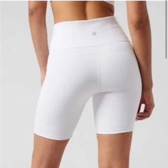 Athleta Small Ultimate Stash ll 7” Short - Picture 9 of 9